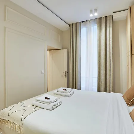 Sublime In The Heart Of 4 People Fbmar1 By Studioprestige * Paris